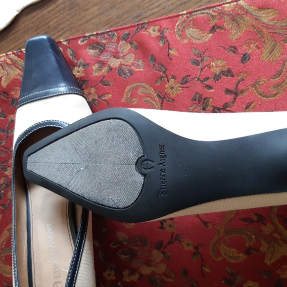 Navy and cream spectator pumps - Picture 4 of 4